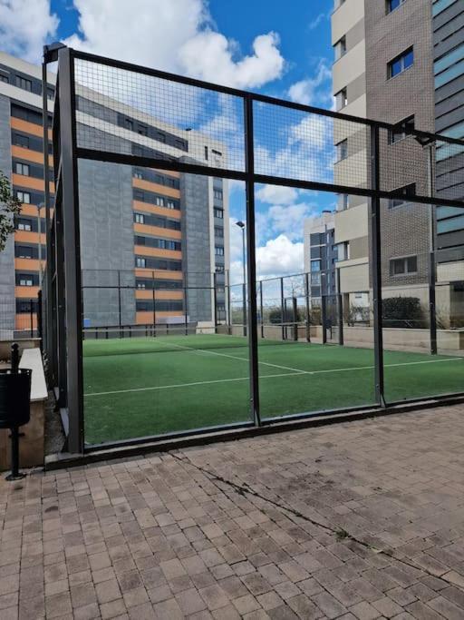 マドリードValdebebas Con Garaje Gimnasio Y Piscinaアパートメント エクステリア 写真